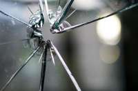 В Хакасии молодой человек напал на полицейских с осколком стекла