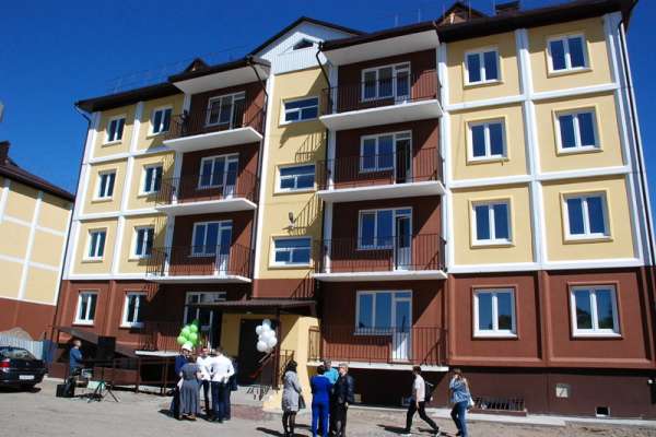 В Минусинске восемь семей получили ключи от новых квартир