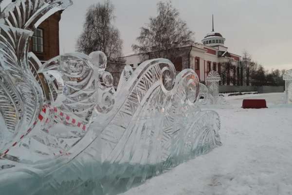 Сколько еще простоят в Минусинске ледяные скульптуры снежного городка?