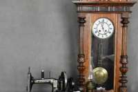 Жительница Минусинска передала в музей уникальные часы