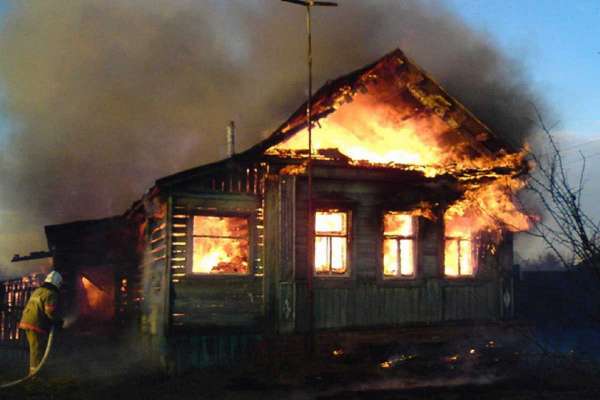 В Хакасии из-за простой халатности сгорел дом