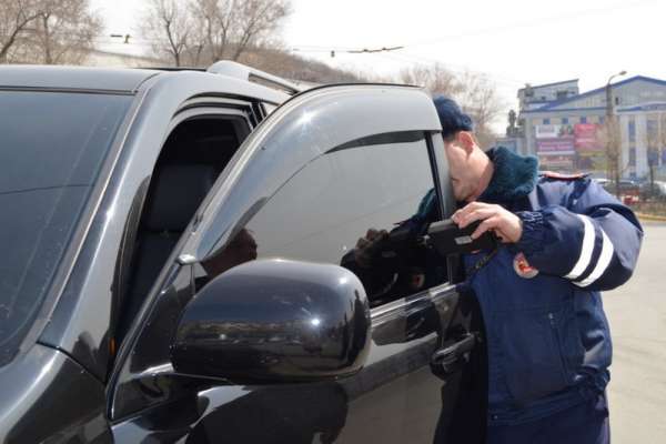 Жителя Минусинска отправили под арест за тонированное стекло