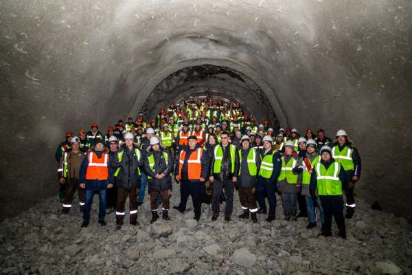Железнодорожники завершили проходку нового тоннеля в горах Восточного Саяна