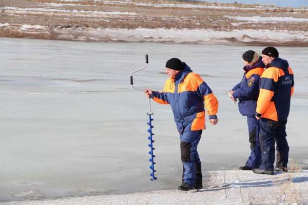 Любителям зимней рыбалки указали на опасные места в Хакасии
