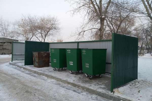 В Шушенском завершается установка мусорных контейнеров