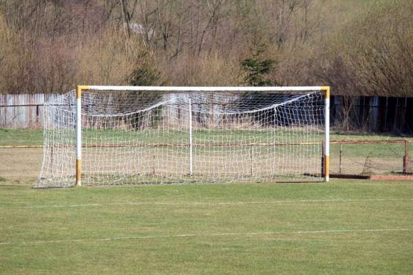 В Лесосибирске школьника чуть не убило футбольными воротами