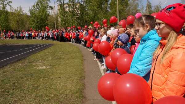 Над Минусинском воспарили сотни красных шаров