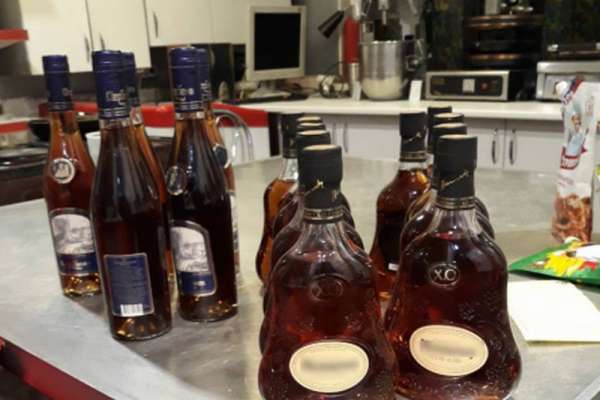 В Черногорске изъято 484 бутылки брендового алкоголя без  документов