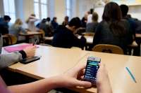 В школах Хакасии могут ограничить использование мобильных телефонов