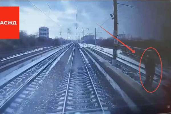 В Красноярске мужчина ограбил приятеля и попал под поезд