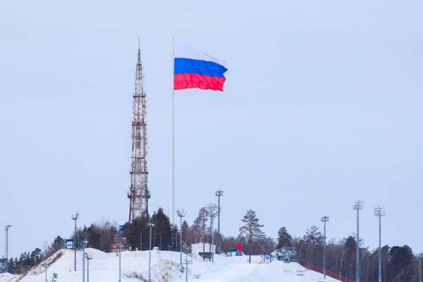 На Никольской сопке Красноярска подняли флаг России
