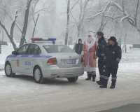 По улицам Минусинска разгуливал полицейский Дед Мороз