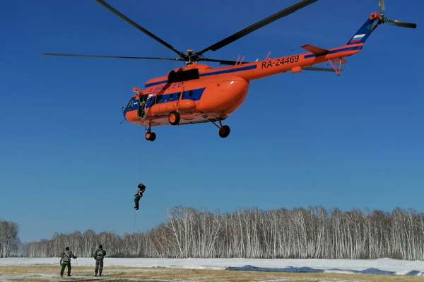 Краевой лесопожарный десант оттачивает мастерство спуска с вертолета