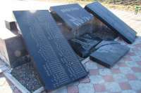 В Минусинском районе ветер сломал памятник ветеранам ВОВ